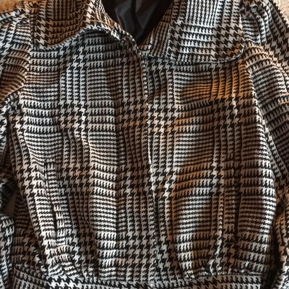 Herringbone cropped blazer.... - Picture 2 of 6